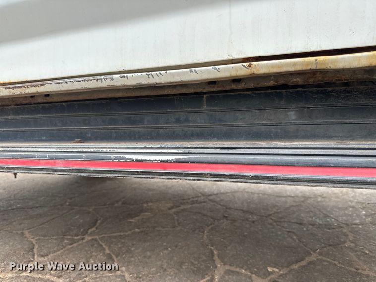 image for item DT6442 1993 Ford F450 Super Duty flatbed truck