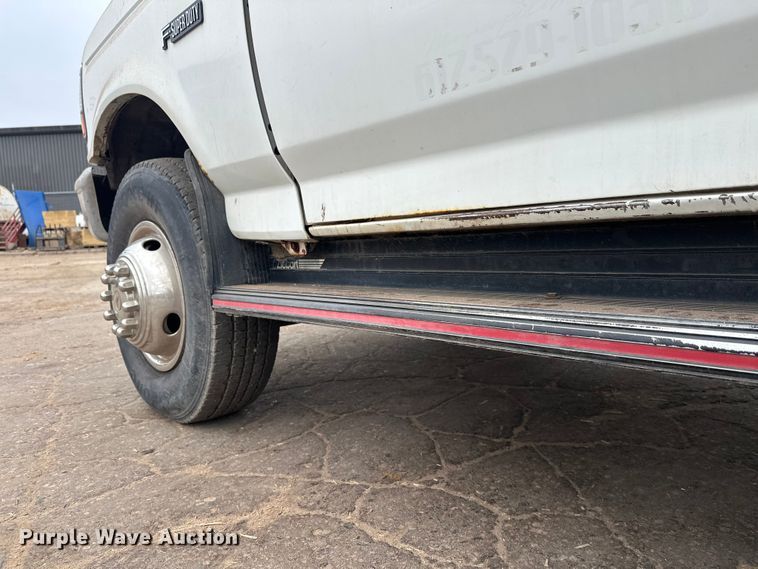 image for item DT6442 1993 Ford F450 Super Duty flatbed truck