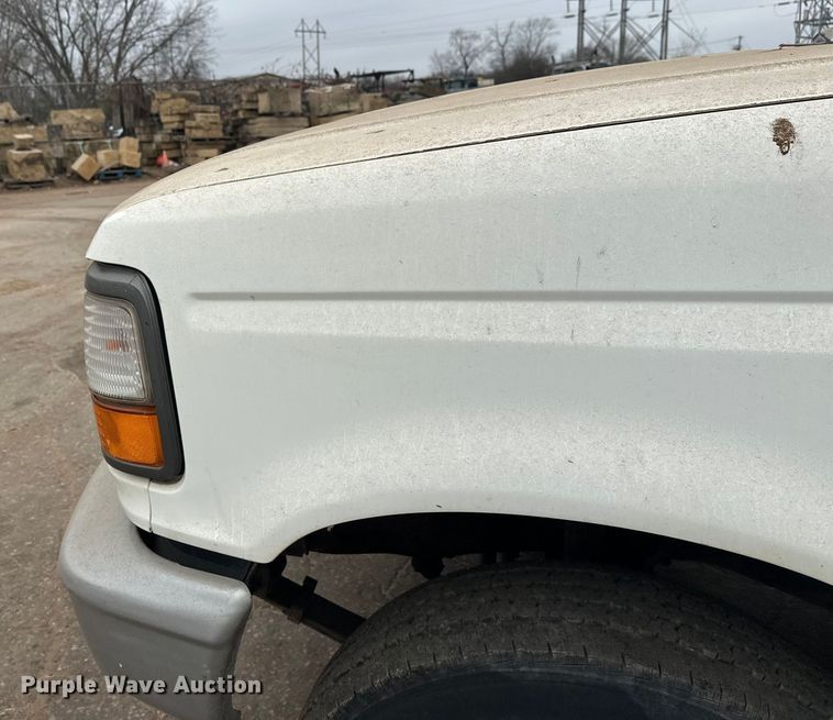 image for item DT6442 1993 Ford F450 Super Duty flatbed truck