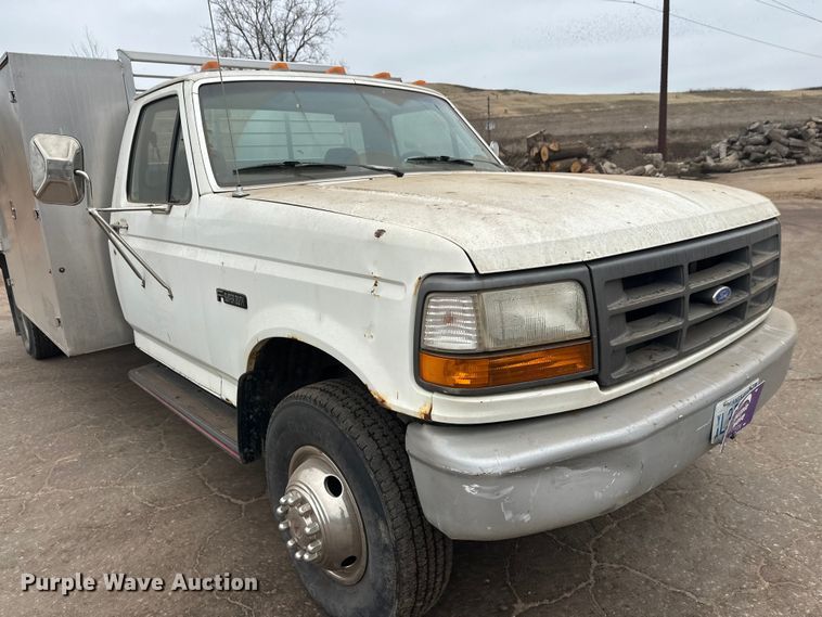 image for item DT6442 1993 Ford F450 Super Duty flatbed truck