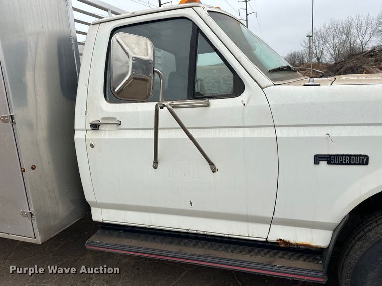 image for item DT6442 1993 Ford F450 Super Duty flatbed truck