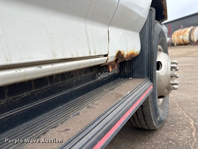 image for item DT6442 1993 Ford F450 Super Duty flatbed truck