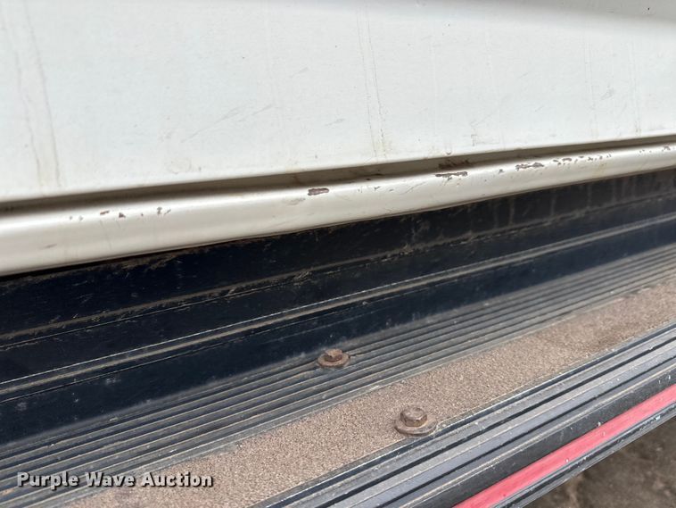 image for item DT6442 1993 Ford F450 Super Duty flatbed truck