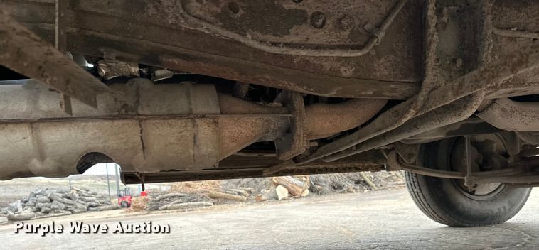 image for item DT6442 1993 Ford F450 Super Duty flatbed truck