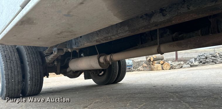 image for item DT6442 1993 Ford F450 Super Duty flatbed truck