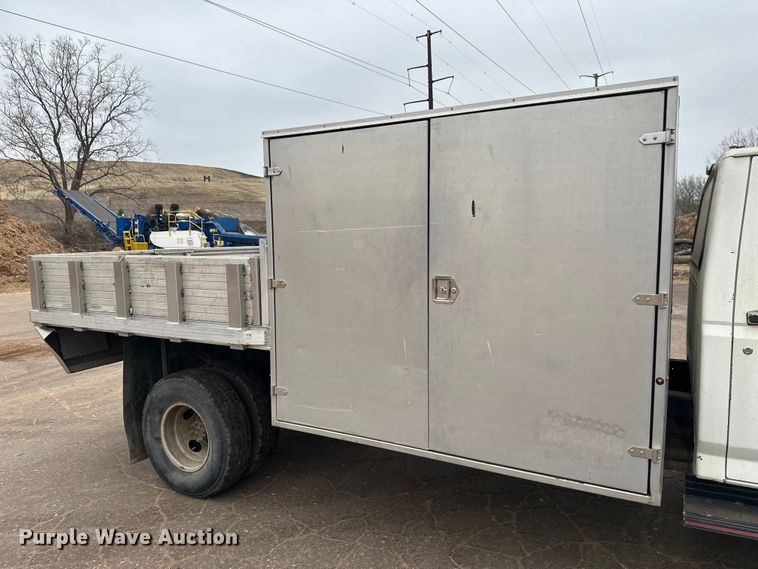 image for item DT6442 1993 Ford F450 Super Duty flatbed truck