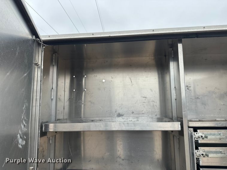 image for item DT6442 1993 Ford F450 Super Duty flatbed truck