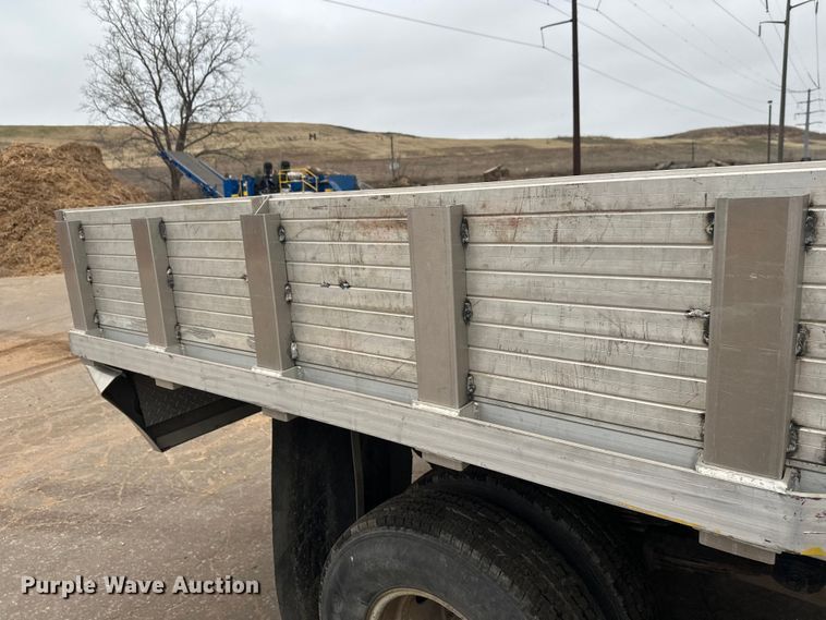 image for item DT6442 1993 Ford F450 Super Duty flatbed truck