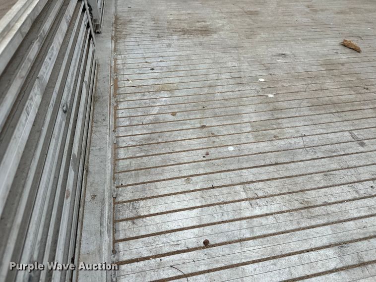 image for item DT6442 1993 Ford F450 Super Duty flatbed truck