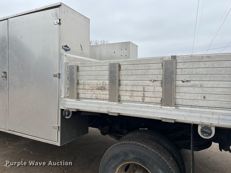 image for item DT6442 1993 Ford F450 Super Duty flatbed truck