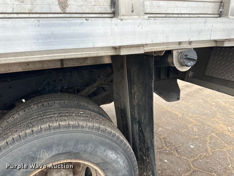 image for item DT6442 1993 Ford F450 Super Duty flatbed truck