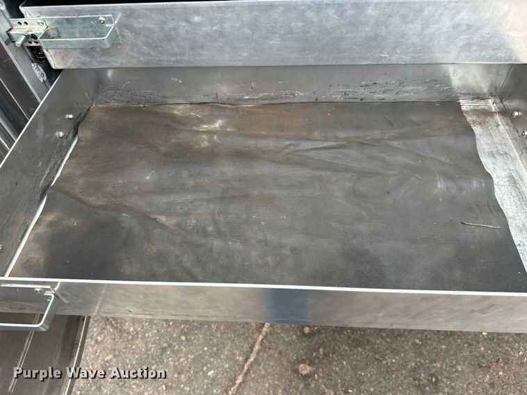 image for item DT6442 1993 Ford F450 Super Duty flatbed truck