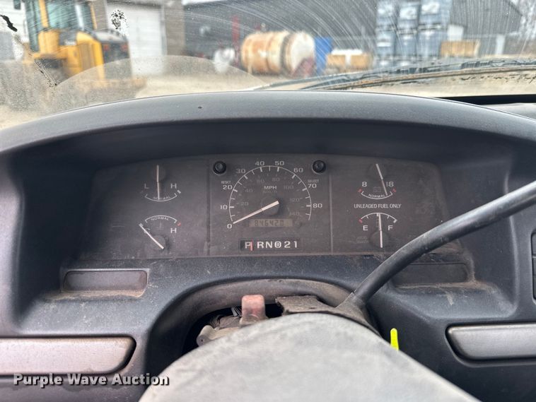 image for item DT6442 1993 Ford F450 Super Duty flatbed truck