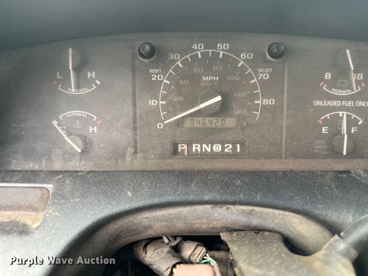 image for item DT6442 1993 Ford F450 Super Duty flatbed truck