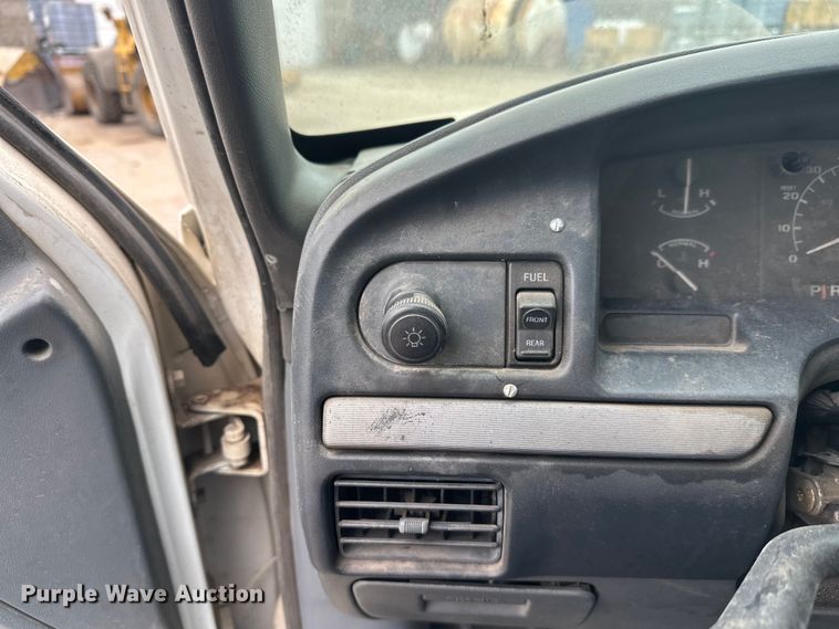 image for item DT6442 1993 Ford F450 Super Duty flatbed truck