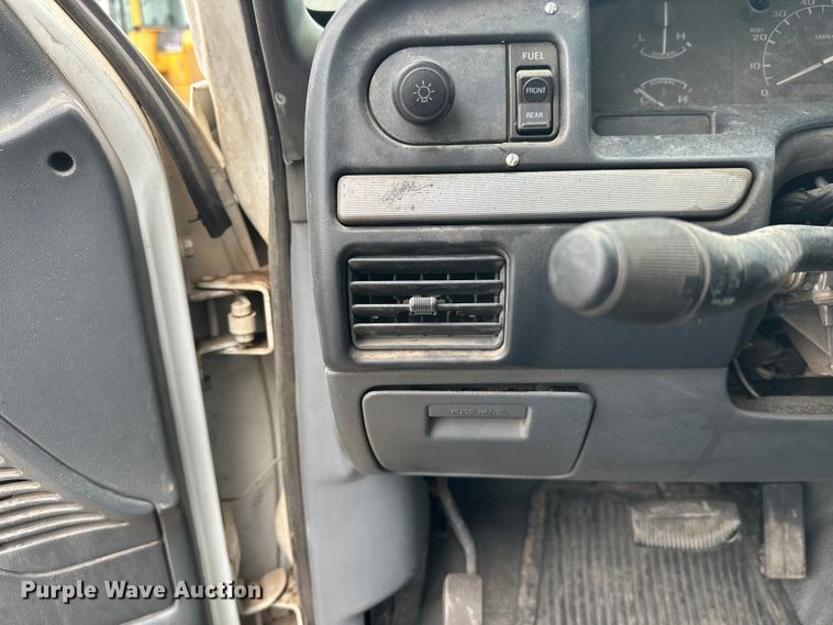 image for item DT6442 1993 Ford F450 Super Duty flatbed truck