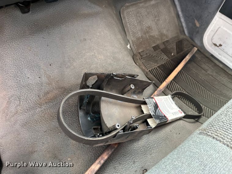 image for item DT6442 1993 Ford F450 Super Duty flatbed truck