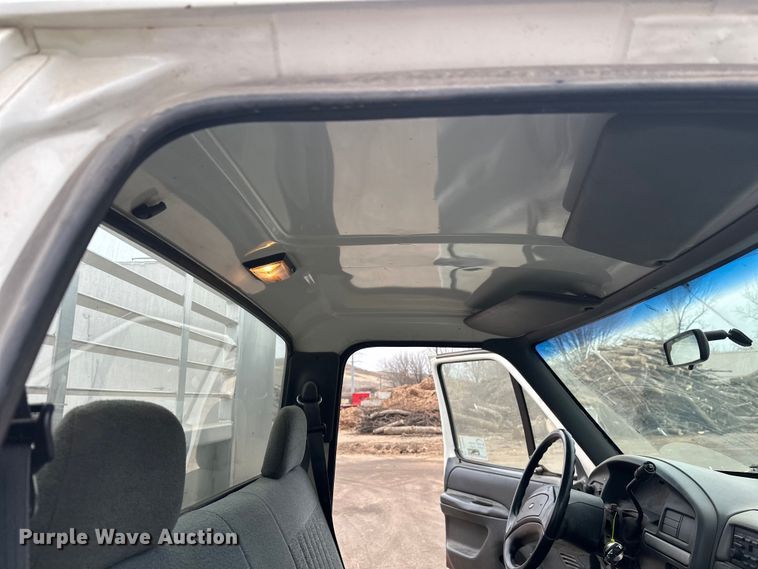 image for item DT6442 1993 Ford F450 Super Duty flatbed truck