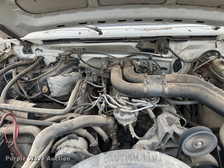 image for item DT6442 1993 Ford F450 Super Duty flatbed truck