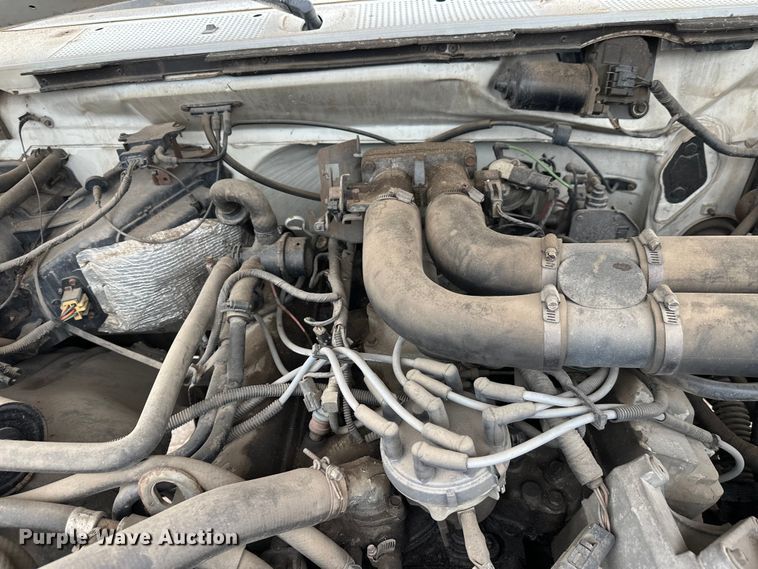 image for item DT6442 1993 Ford F450 Super Duty flatbed truck