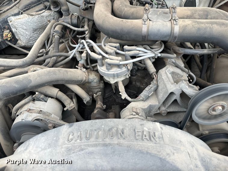 image for item DT6442 1993 Ford F450 Super Duty flatbed truck