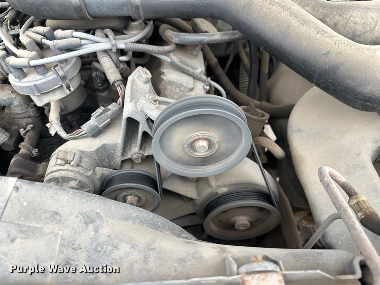 image for item DT6442 1993 Ford F450 Super Duty flatbed truck