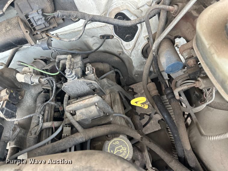 image for item DT6442 1993 Ford F450 Super Duty flatbed truck