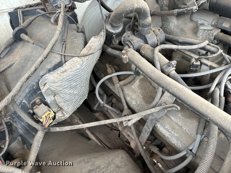 image for item DT6442 1993 Ford F450 Super Duty flatbed truck