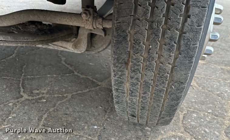 image for item DT6442 1993 Ford F450 Super Duty flatbed truck