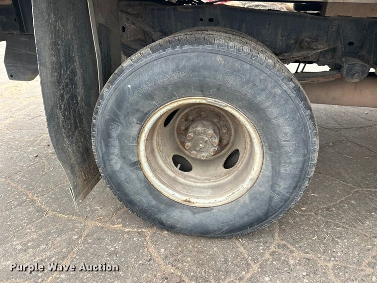 image for item DT6442 1993 Ford F450 Super Duty flatbed truck