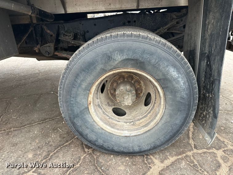 image for item DT6442 1993 Ford F450 Super Duty flatbed truck