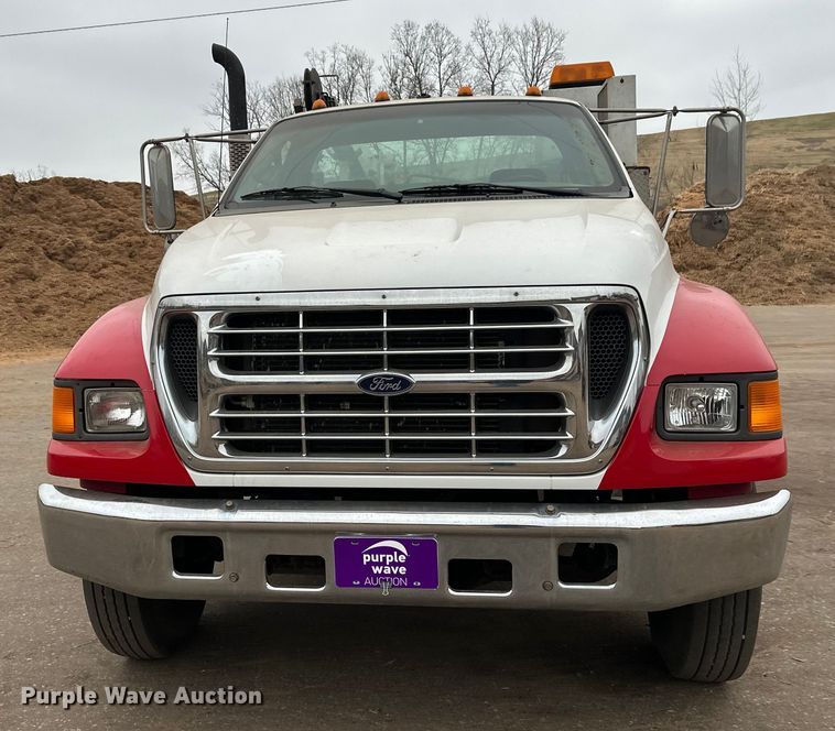image for item DT6443 2001 Ford F650 utility / service truck