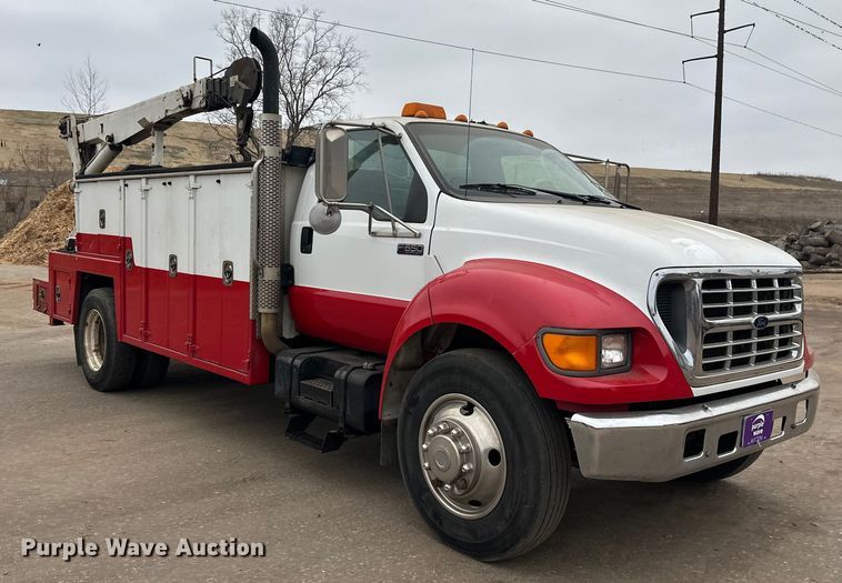 image for item DT6443 2001 Ford F650 utility / service truck