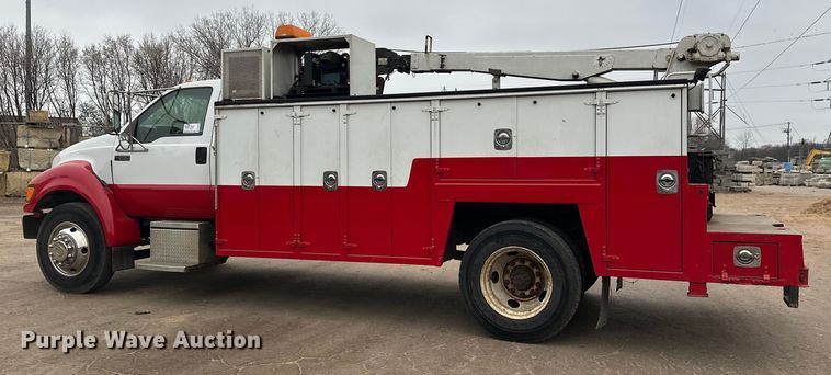 image for item DT6443 2001 Ford F650 utility / service truck