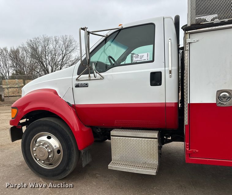 image for item DT6443 2001 Ford F650 utility / service truck