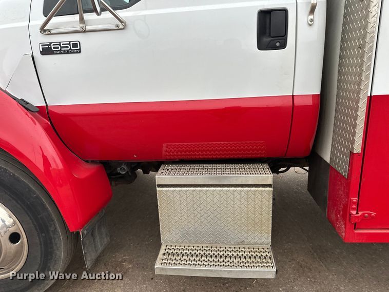 image for item DT6443 2001 Ford F650 utility / service truck