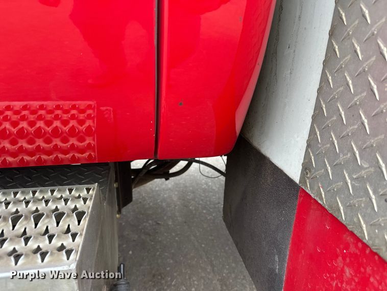 image for item DT6443 2001 Ford F650 utility / service truck