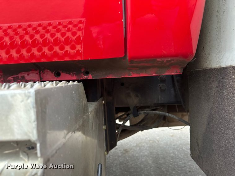 image for item DT6443 2001 Ford F650 utility / service truck