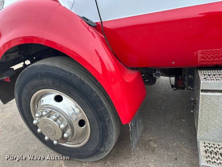 image for item DT6443 2001 Ford F650 utility / service truck