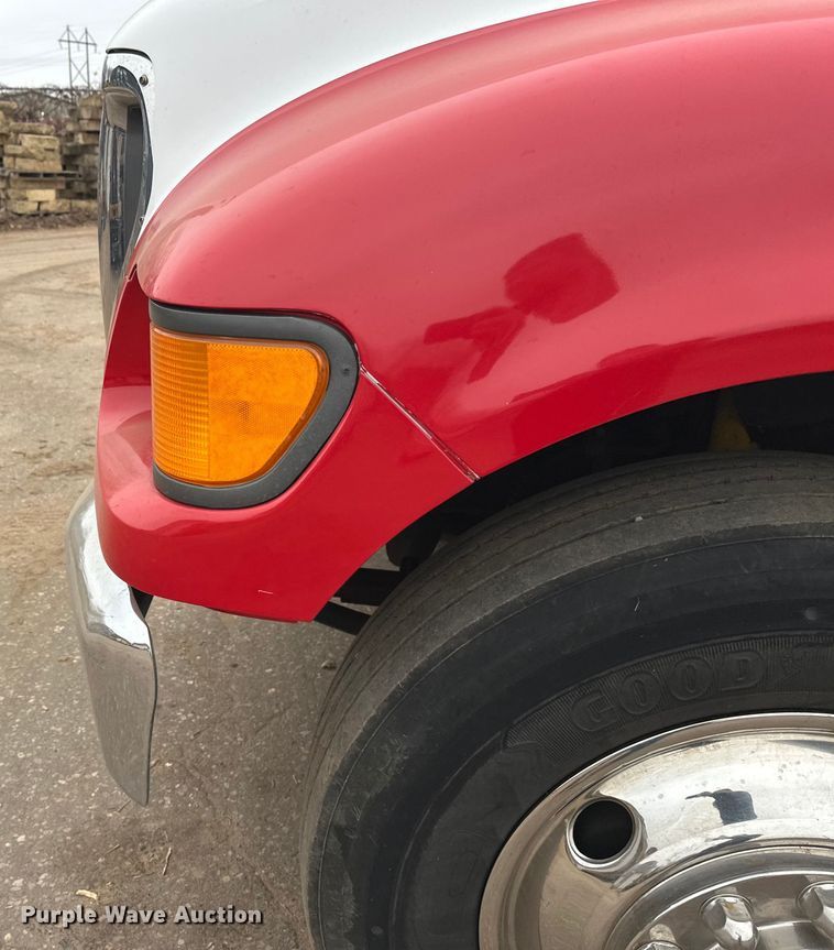 image for item DT6443 2001 Ford F650 utility / service truck