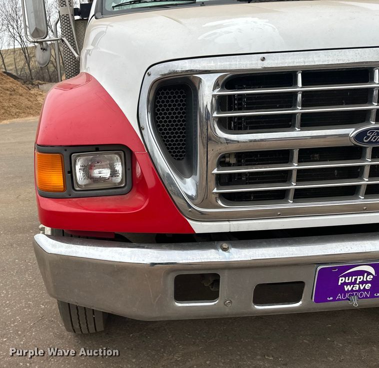 image for item DT6443 2001 Ford F650 utility / service truck