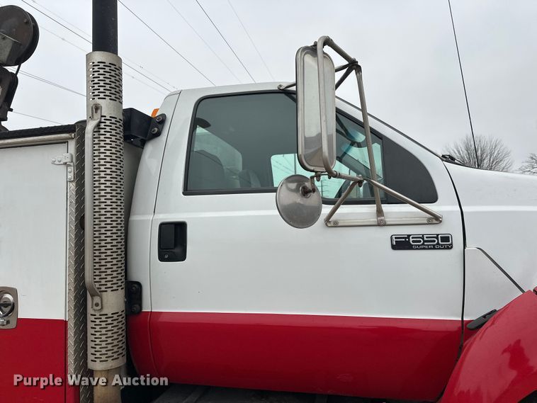 image for item DT6443 2001 Ford F650 utility / service truck
