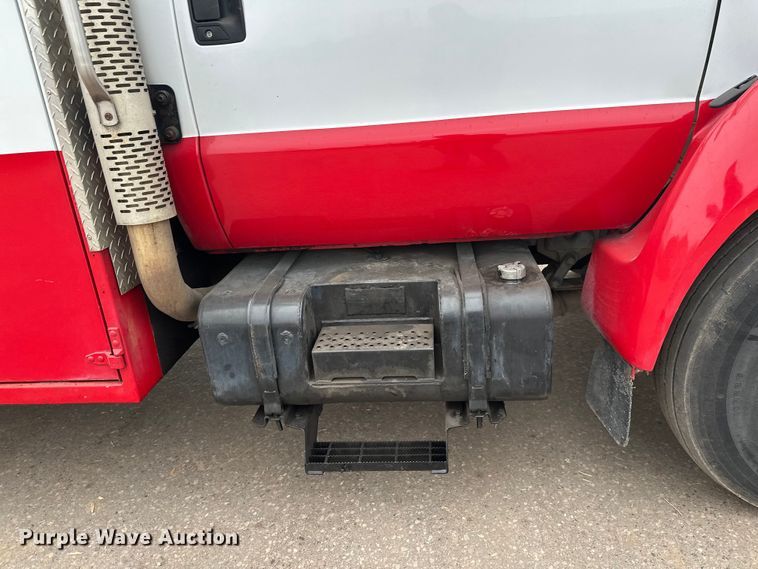 image for item DT6443 2001 Ford F650 utility / service truck