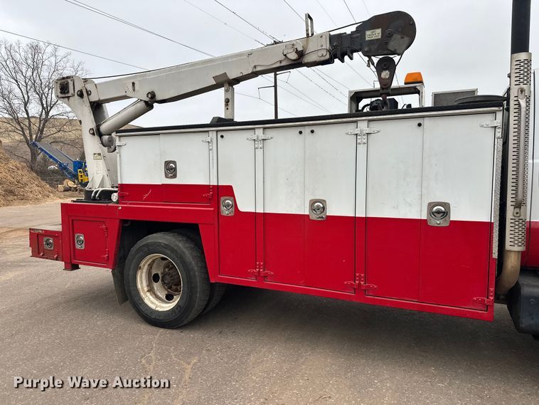 image for item DT6443 2001 Ford F650 utility / service truck