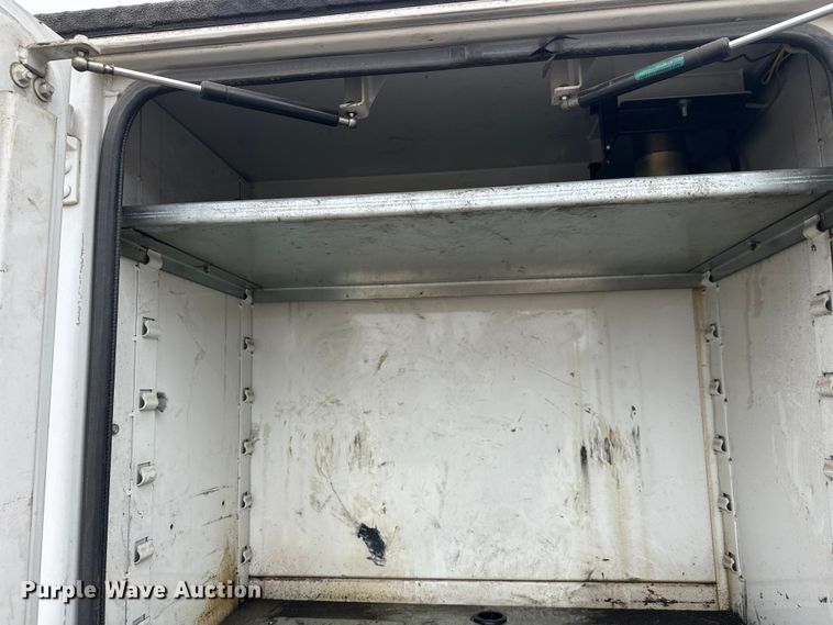 image for item DT6443 2001 Ford F650 utility / service truck