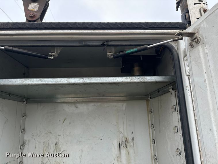 image for item DT6443 2001 Ford F650 utility / service truck