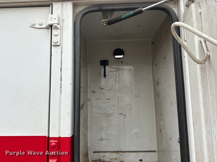 image for item DT6443 2001 Ford F650 utility / service truck