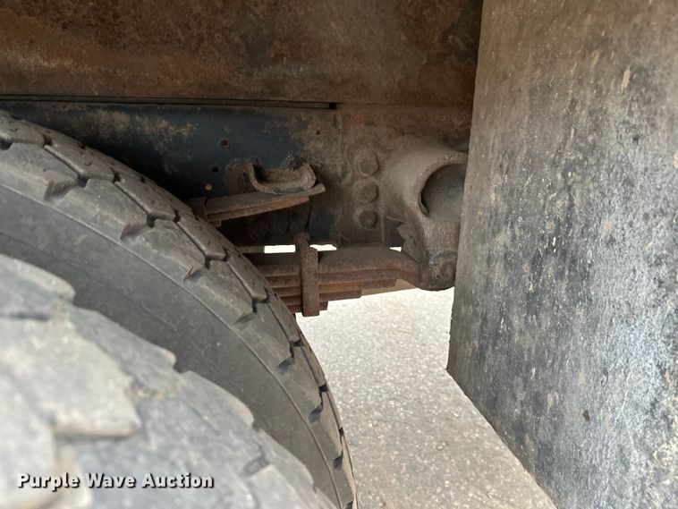 image for item DT6443 2001 Ford F650 utility / service truck