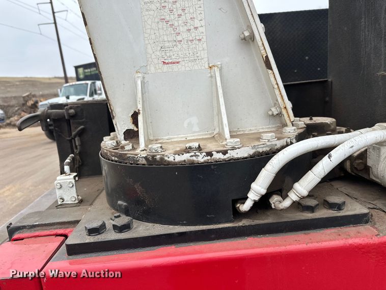 image for item DT6443 2001 Ford F650 utility / service truck