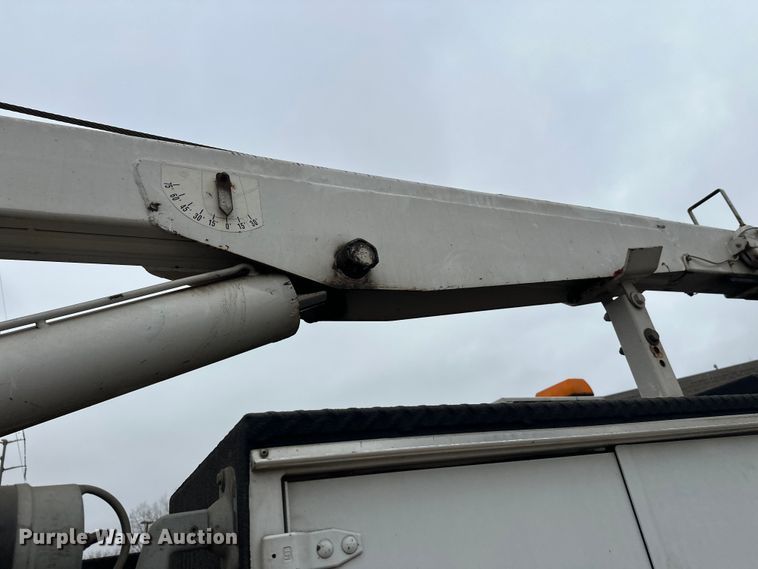 image for item DT6443 2001 Ford F650 utility / service truck